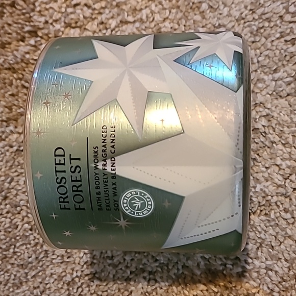 FROSTED FOREST 3 Wick Candle Bath & Body Works - Picture 4 of 6